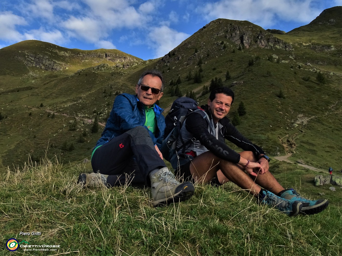 10 Autoscatto sul dosso panoramico con vista sul Monte Avaro (a sx).JPG